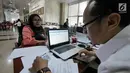 Warga mendaftar program rumah DP 0 rupiah di Kantor Wali Kota Jakarta Selatan, Kamis (1/11). Setelah mendaftar, pemohon akan melewati tahap verifikasi pemerintah daerah dan bank pelaksana (Bank DKI). (Liputan6.com/Herman Zakharia)