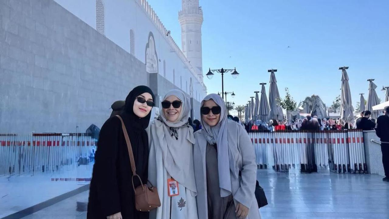 Rayakan Hari Ibu Saat Umroh, Ayu Ting Ting Sampaikan Pesan Menggugah Hati