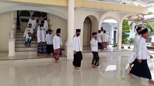 Gandeng BAZNAS, Wook Global Salurkan Bantuan Pendidikan ke Santri Bogor