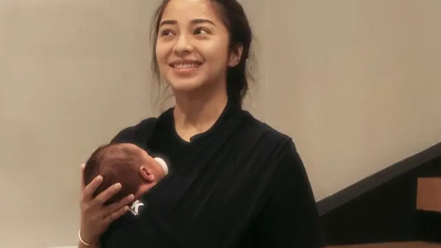 Nikita Willy dan Indra Priawan Rayakan Sebulan Kelahiran Anak Kedua, Penuh Momen Bahagia (credit: instagram.com/nikitawillyofficial94).