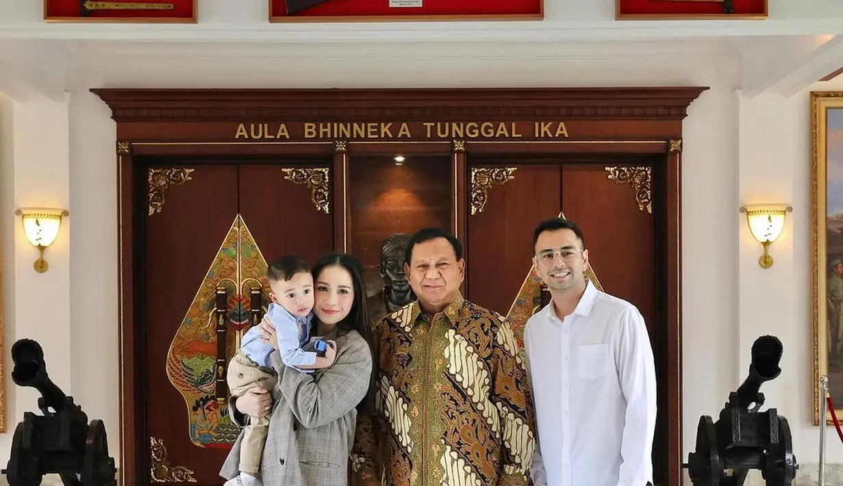 Capres Prabowo mengundang Nagita Slavina dan sejumlah artis untuk hadir di jamuan makan [@raffinagita1717]