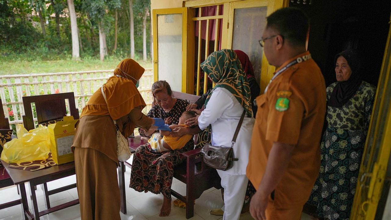 FOTO: 2.600 Anak di Sumenep Terjangkit Campak, Vaksinasi Terhambat Isu Halal