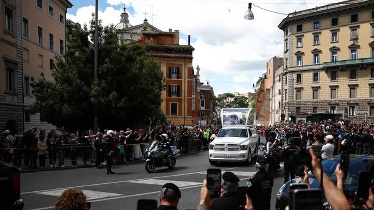 Potret Iring-iringan Jenazah Paus Fransiskus Menuju Basilika Santa Maria Maggiore