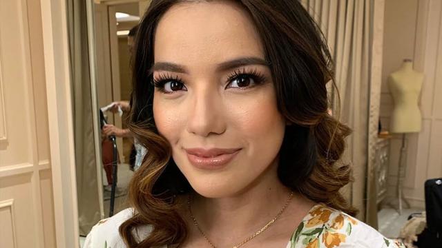 FOTO: Gaya Sheila Marcia dengan Makeup Tebal, Memesona