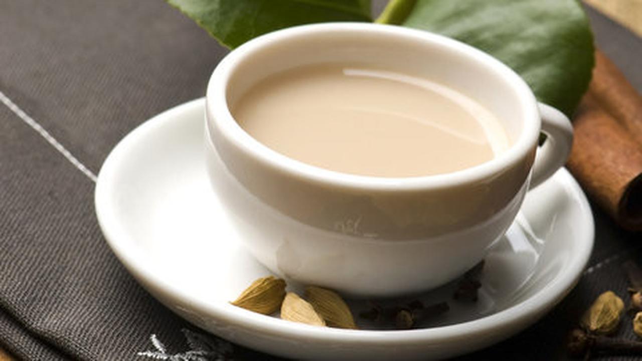 Minum teh susu, cara enak untuk putihkan gigi