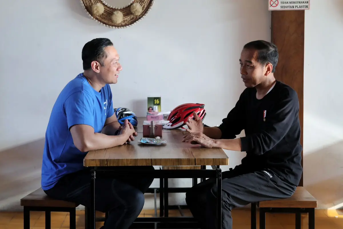 Jokowi dan AHY Bersepeda Bersama di Yogyakarta