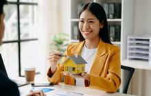 Mending Beli Mobil atau Rumah Dulu Sih? Begini Pertimbangan dan Strategi Mewujudkan Keduanya