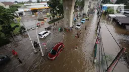 Hujan yang mengguyur Jakarta dan sekitarnya sejak pagi hari membuat beberapa wilayah tergenang banjir. (Liputan6.com/Angga Yuniar)