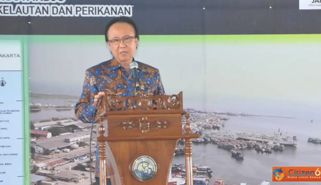 Citizen6, Jakarta: Menteri Kelautan dan Perikanan Sharif C. Sutardjo saat peresmian Tempat Pemasaran Ikan (TPI) dan Kantor UPT di PPS NIZAM ZACHMAN, Jakarta, Rabu (3/10). (Pengirim: Efrimal Bahri). 