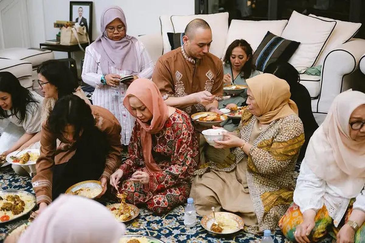 7 Potret BCL Rayakan Ultah dengan Buka Bersama, Dihadiri Ibu Mertua