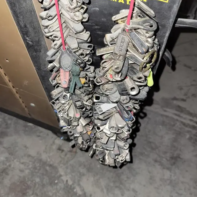 6 Koleksi Barang Bekas Nyeleneh Ini Bikin Geleng Kepala, Tak Pernah Terpikirkan