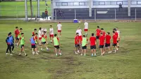 Pemain Irak menggelar sesi latihan di komplek Gelora Bung Karno jelang laga menghadapi Timnas Indonesia pada Kualifikasi Piala Dunia 2026 Zona Asia. (Bola.com/Dok. Instagram Irak IFA)