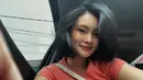 Liyan Zef juga debut sinetron di DJS. Dalam sinetron yang disutradarai oleh Indrayanto Kurniawan ini, Liyan berperan sebagai Salma. Sebelumnya pernah viral karena foto KTP-nya yang disebut cantik, nama Liyan melejit usai main di Dari Jendela SMP. Meski baru debut, namun aktingnya pada kala itu sukses curi perhatian. 2 tahun berlalu usai DJS, Liyan kini belum main sinetron lagi. (Liputan6.com/IG/@liyanzef)