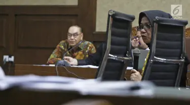 Mantan Wakil Ketua Komisi VII DPR Eni Maulani Saragih memberikan kesaksian pada sidang lanjutan terdakwa Johannes Budisutrisno Kotjo di Pengadilan Tipikor Jakarta, Kamis (11/10). Eni bersaksi di sidang kasus PLTU Riau-1. (Liputan6.com/Herman Zakharia)