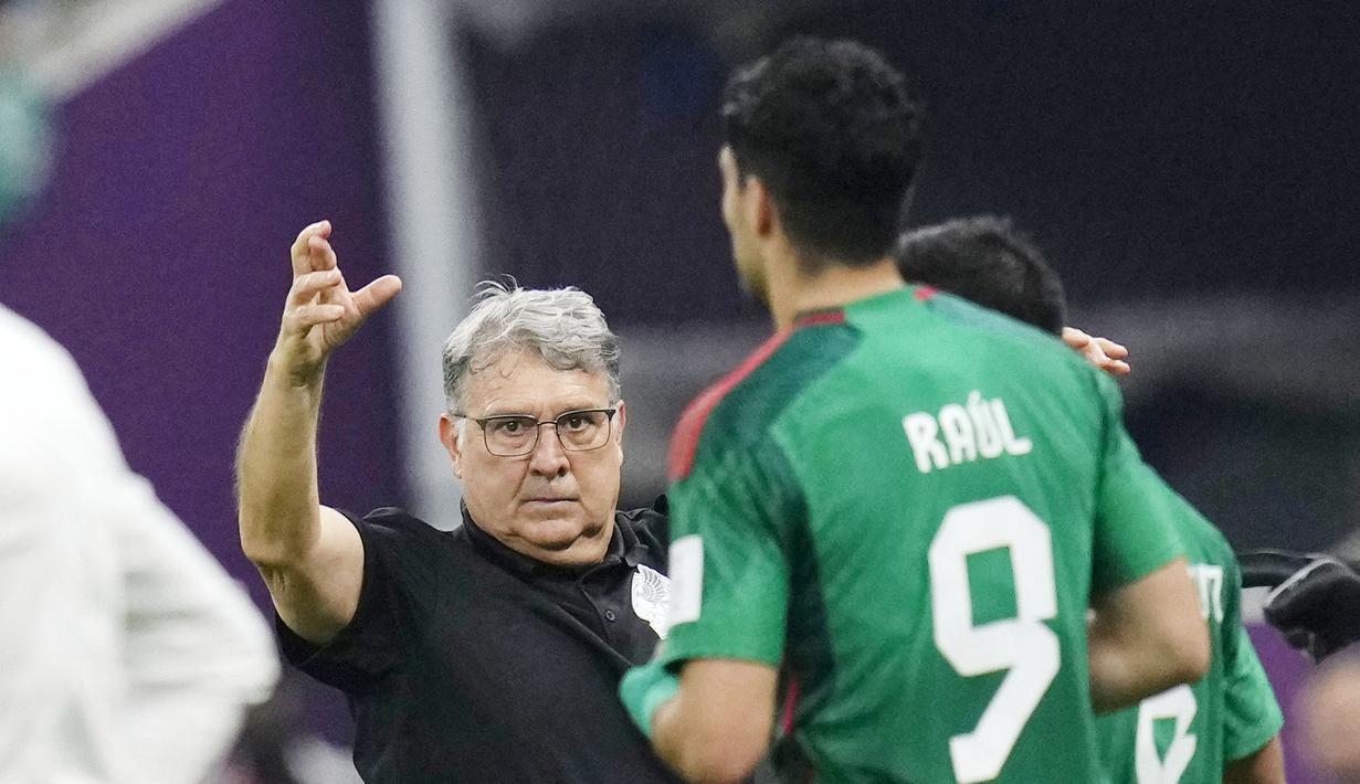 Gerardo Tata Martino memutuskan melepas jabatan sebagai pelatih Timnas Meksiko. Untuk pertamakalinya sejak 1990, Meksiko gagal melaju ke babak 16 besar Pala Dunia 2022. (AP/Manu Fernandez)