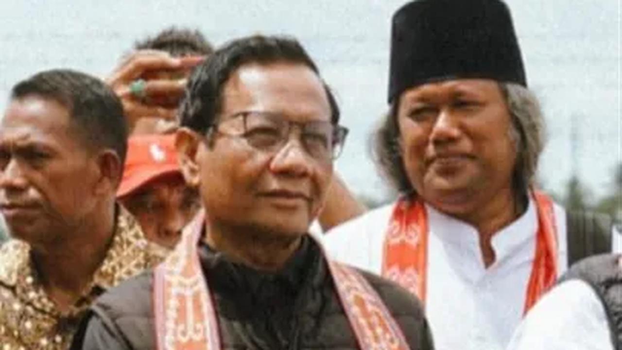 Bahkan menurut Mahfud, pemerintahan saat ini juga melahirkan hari santri sebagai hari nasional pada 22 Oktober.