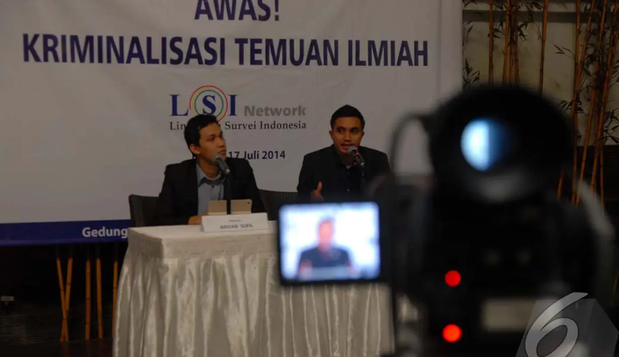 Adjie mengatakan, politikus Gerindra itu dikenal dengan berintelektual cerdas. Namun ia menyayangkan adanya upaya pelaporan ke kepolisian gara-gara hasil temuan ilmiah, Jakarta, Kamis (17/7/2014) (Liputan6.com/Miftahul Hayat)