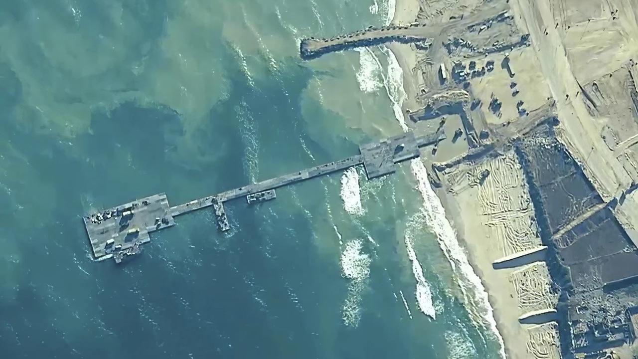 Dermaga terapung selesai dilabuhkan di pantai Jalur Gaza pada Kamis (16/5/2024).