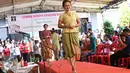 Cantiknya penampilan narapidana saat mengikuti lomba kebaya fashion show di Rutan Pondok Bambu, Jakarta Timur, Kamis (21/4). Lomba diadakan dalam rangka memperingati Hari Kartini. (Liputan6.com/Immanuel Antonius)