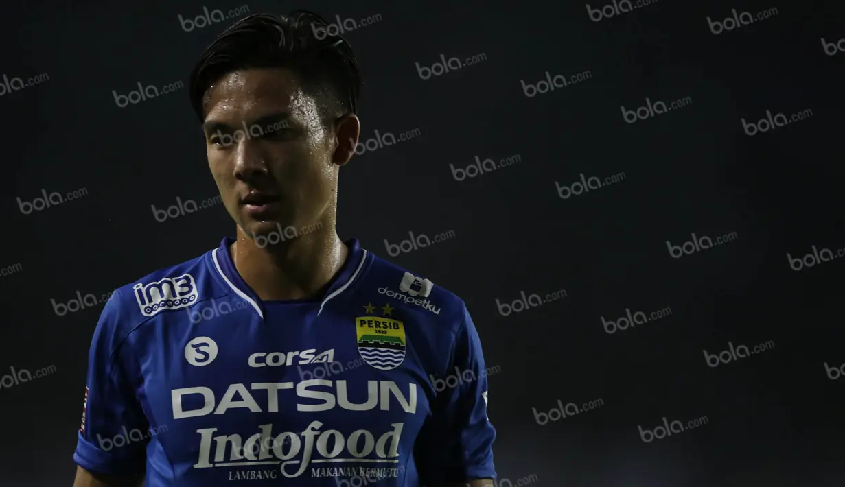 Peran vital Kim Jeffrey Kurniawan sepertinya membuatnya jadi piihan utama sang pelatih Dejan Antonic. Umpan dan tekelnya mampu menyulitkan lawan menembus lini tengah Maung Bnadung. (Bola.com/Vitalis Yogi Trisna)