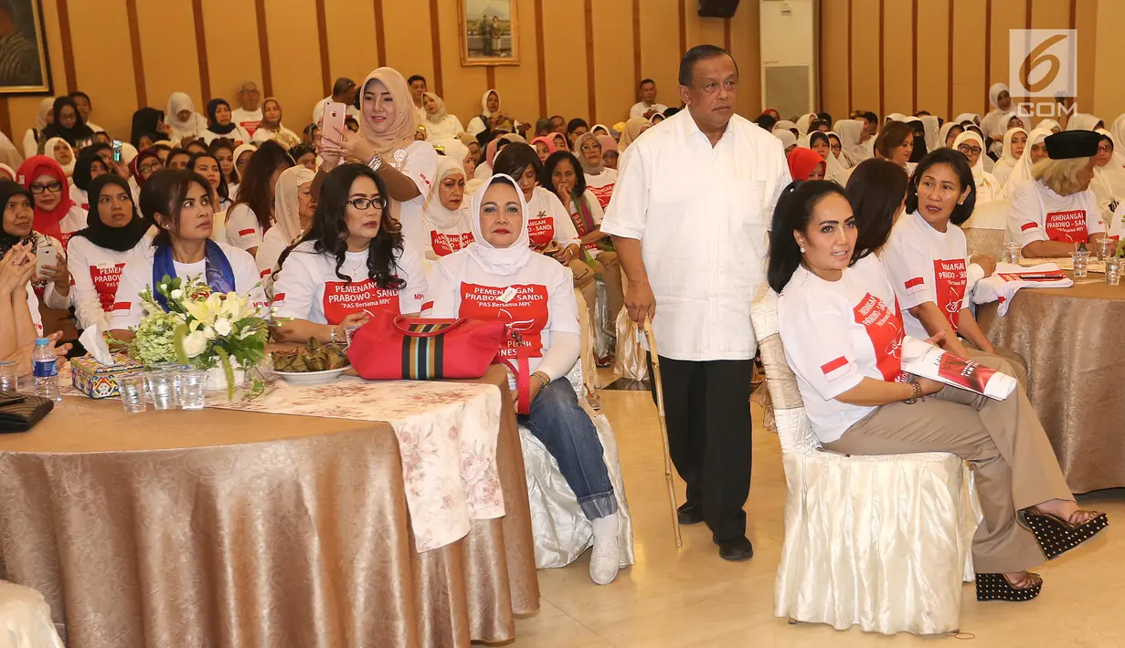 Jendral TNI (Purn) Djoko Santoso saat hadir pada deklarasi Melati Putih Indonesia dukung Prabowo-Sandi pada Pilpres 2019 di Jakarta, Jumat (14/9). Kekuatan kaum ibu dinilai mampu mendongkrak kemenangan Prabowo-Sandi. (Liputan6.com/Fery Pradolo)