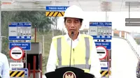 Presiden Jokowi meresmikan jalan tol ruas Pekanbaru-Padang seksi Pekanbaru-Bangkinan, di Kabupaten Kampar, Provinsi Riau.