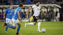 Pemain Jerman Ilkay Gundogan (kanan) menggiring bola saaat melawan Italia pada pertandingan sepak bola UEFA Nations League di Moenchengladbach, Jerman, 14 Juni 2022. Jerman mengalahkan Italia 5-2. (AP Photo/Martin Meissner)