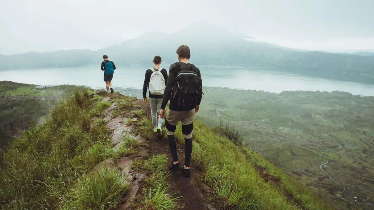 Ilustrasi hiking