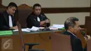 Richard Joost Lino saat menjalani sidang lanjutan di Pengadilan Tipikor Jakarta, Rabu (22/3). Dalam sidang tersebut RJ Lino bersaksi untuk terdakwa mantan pejabat PT Pelindo II dalam kasus pengadaan 10 unit Mobil Crane. (Liputan6.com/Helmi Afandi)