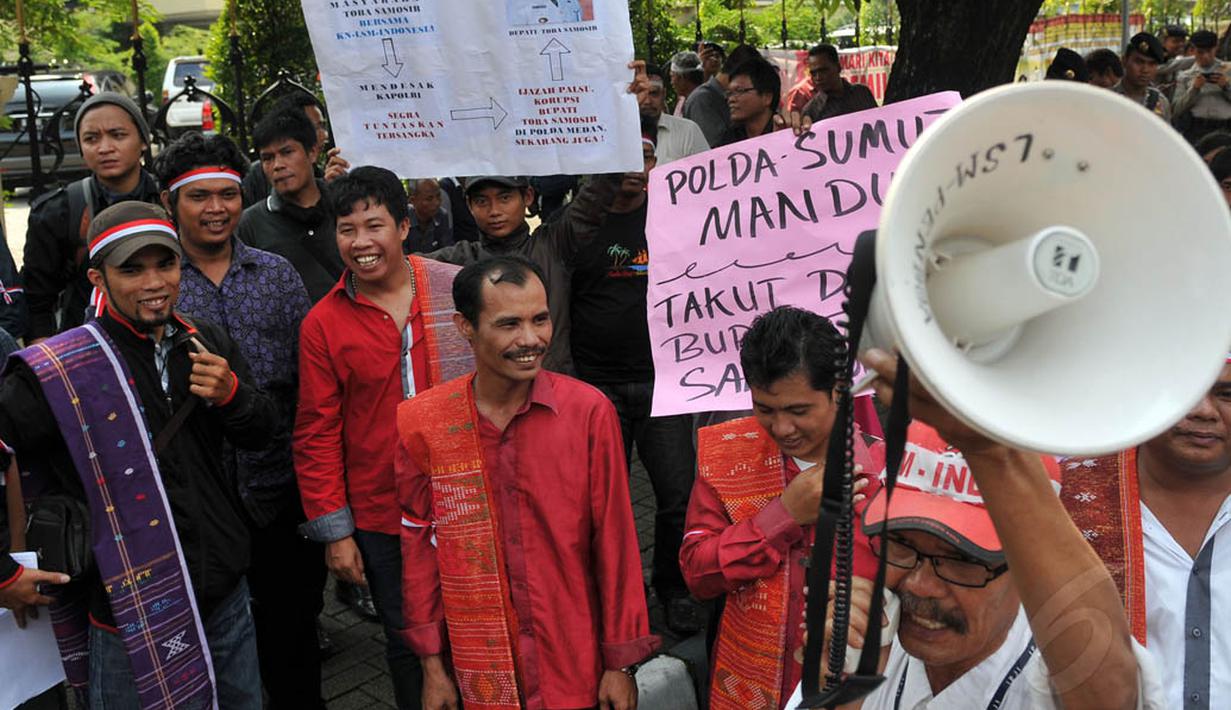 Dalam aksinya, mereka menuntut Mabes Polri segera menangkap Marzuki Alie dan Jhonny Allen, Selasa (29/4/14). (Liputan6.com/Johan Tallo)