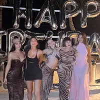 Kendall Jenner Rayakan Ulang Tahun ke-30 bersama keluarganya. [@kimkardashian]