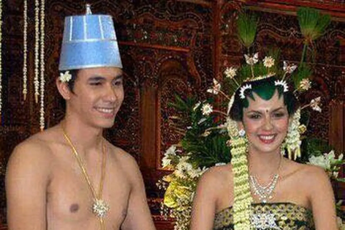 [Bintang] Donna Agnesia dan Darius Sinathrya