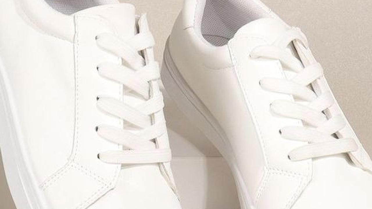 <b>Pilih Sneakers dengan Bahan Kanvas untuk OOTD Kasual</b>
