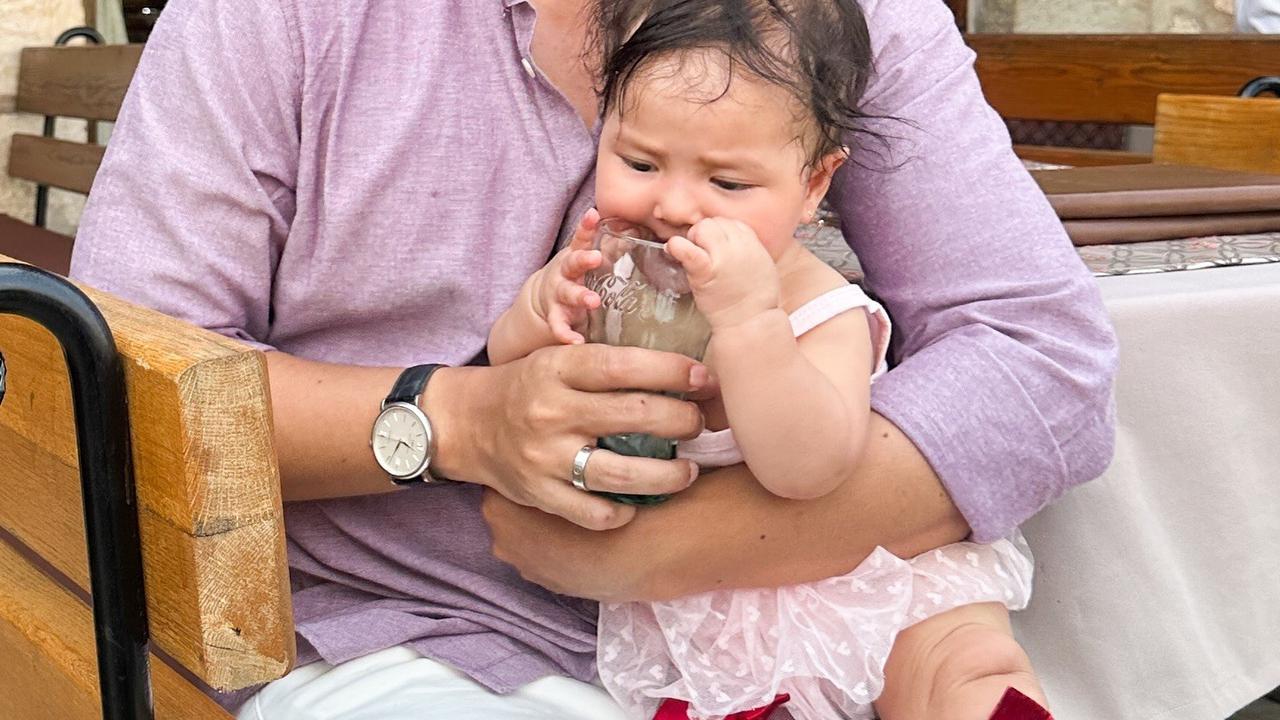 Potret Baby Launa Anak Sabrina Anggraini & Belva Devara Liburan di Bosnia-Herzegovina
