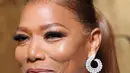 Rapper Amerika Queen Latifah tampil memukau dengan anting-anting dari koleksi Precious Lace yang menampilkan berlian berbentuk buah pir 12,59 karat dan berlian 0,97 karat bertahtakan emas putih 18 karat.[Chopard]