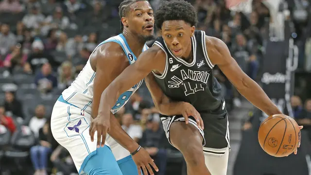 Pemain NBA dari San Antonio Spurs Joshua Primo