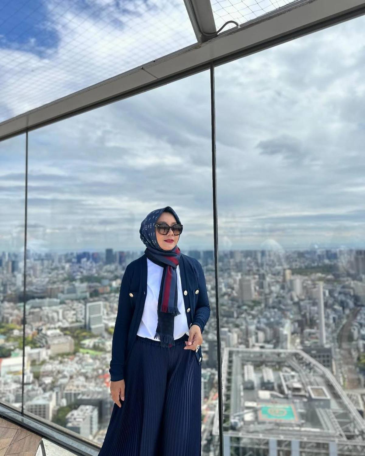 Tidak hanya Nikita Willy, Yora juga menjadi manajer untuk sejumlah artis lain, seperti Rosiana Dewi, Donny Michael, Jannet, dan Sauna Nabila.<br>