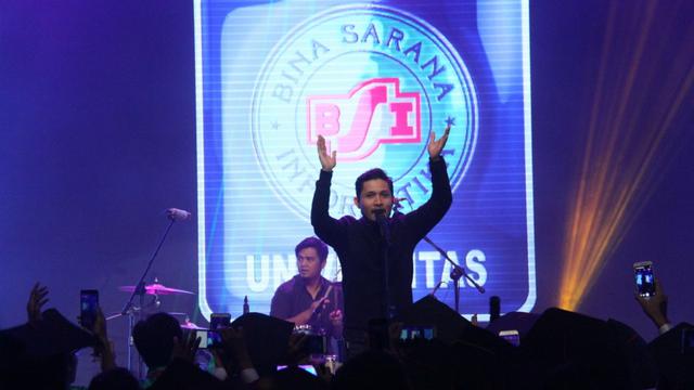 Andra and The Backbone