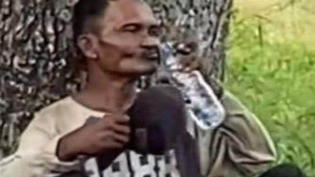 Kisah Pilu Pria Tua Tukar Dagangan Sama Beras Sedapatnya, Demi Sang Ibu Usia 103 Tahun Bisa Makan