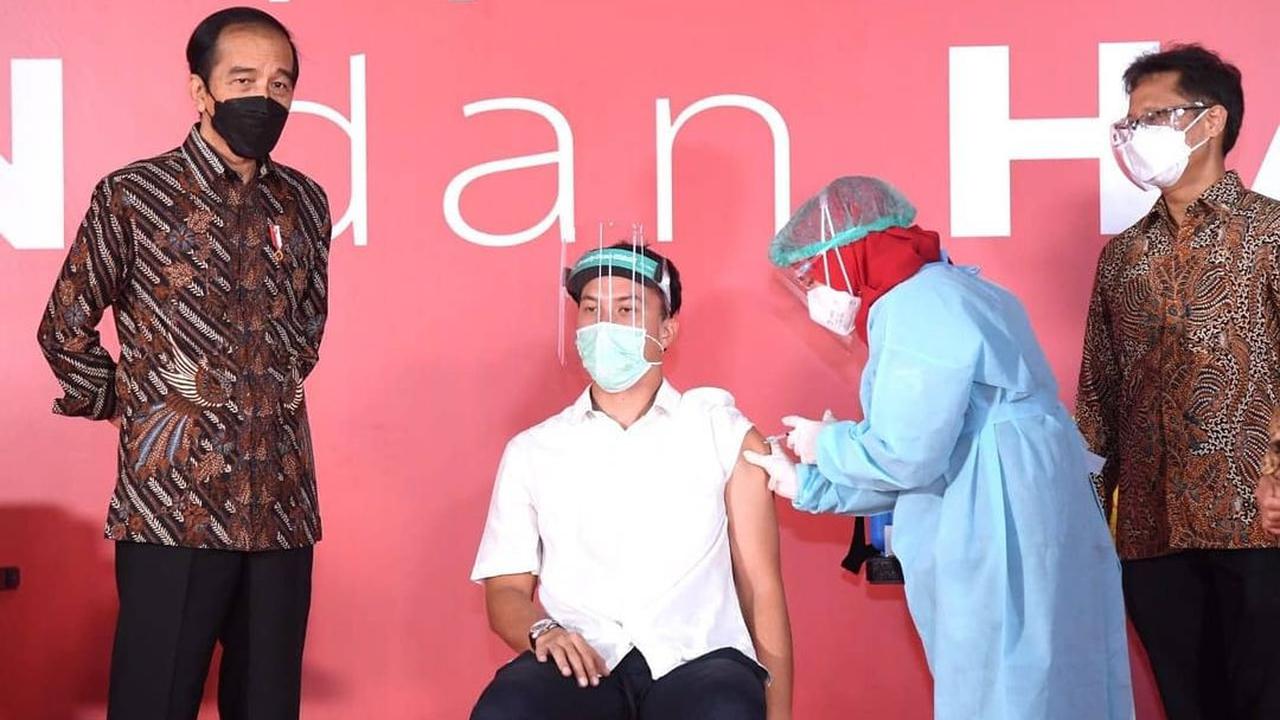 Potret Seniman Suntik Vaksin COVID-19