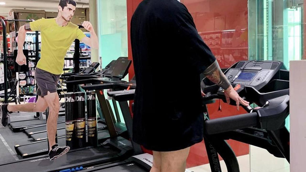 Farina, sang istri, berkomentar tentang kelakuan di luar dugaan Miller, terutama saat nge-gym.