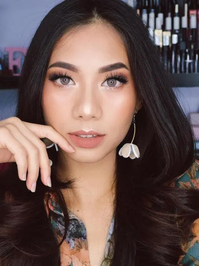 [Bintang] Disebut Vlogger Paling Populer, Cantiknya Abel Cantika dengan Makeup yang Flawless
