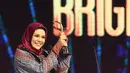 Dewi Sandra, dinobatkan sebagai Bintang Iklan Wanita Terfavorit dalam ajang kali ini. Senyum lepas pun menghiasi wajah cantik wanita berhijab ini. (Bambang E.Ros/Bintang.com)