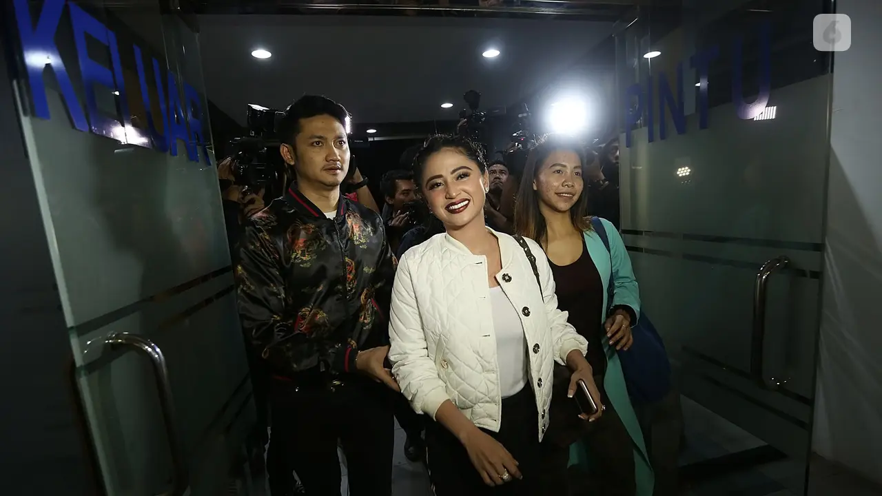 [Bintang] Dewi Perssik