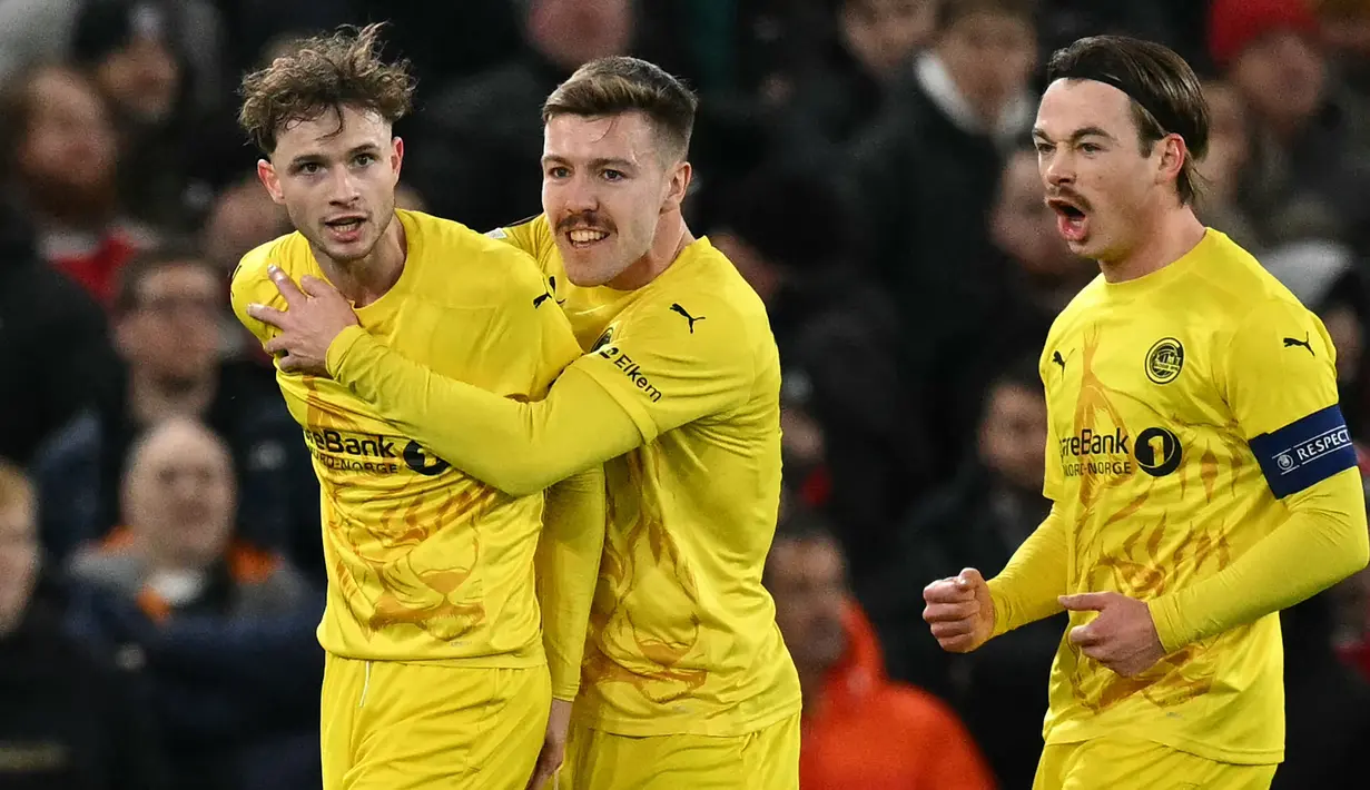 Tertinggal satu gol, Bodo/Glimt mencoba mengendalikan permainan dan pada menit ke-19, Hakon Evjen berhasil menyamakan kedudukan. (Oli SCARFF/AFP)