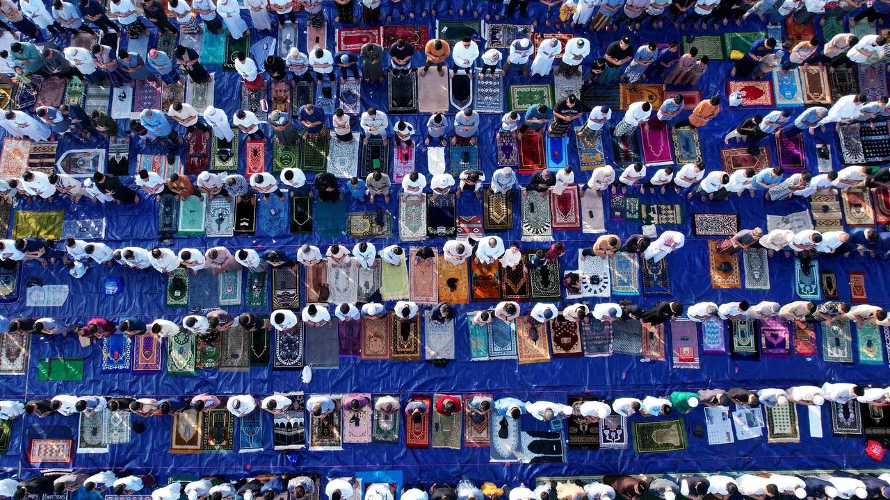 FOTO: Shalat Iduladha di Tepi Pantai Ancol Berlangsung Khidmat