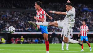 Real Madrid harus puas bermain imbang 1-1 kontra Girona pada laga pekan ke-31 La Liga di Santiago Bernabeu, Sabtu (11/04/2026) dini hari WIB. (AP Photo/Manu Fernandez)