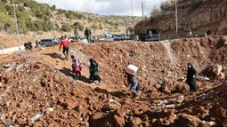 Badan Pengungsi PBB (UNHCR) pada 25 Oktober 2024 menyebut ada lebih dari 430.000 orang meninggalkan Lebanon untuk ke Suriah sejak meningkatnya konflik Israel-Hizbullah. (Anwar AMRO/AFP)