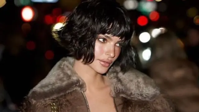 Emily Ratajkowski potong rambut jadi pendek