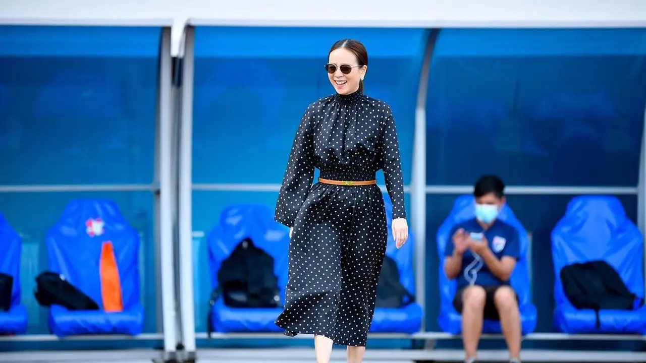 6 Potret Madam Pang Manajer Timnas Thailand, Crazy Rich yang Janji Beri Hadiah Fantastis